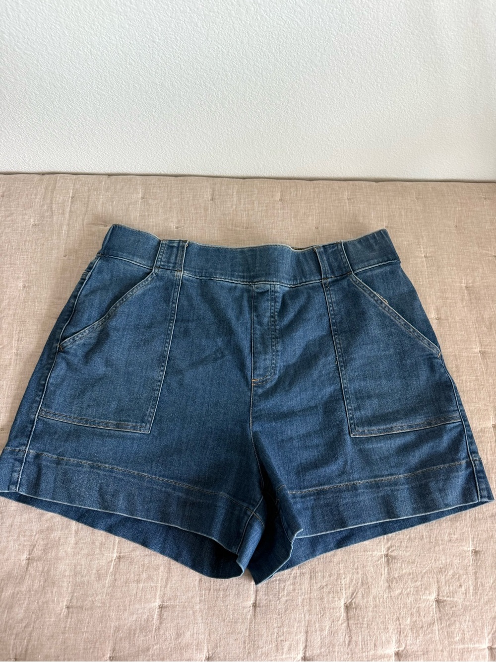 SPANX Pull On Denim Shorts Size 1X